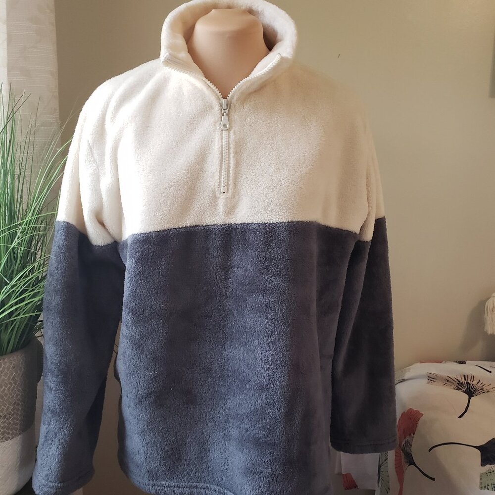 Wallflower Women's Fleece